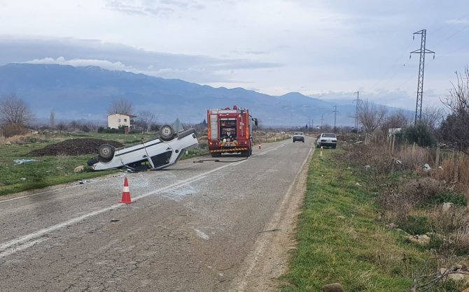 Sürücüsünün kontrolünden çıkan araç takla attı: 2 yaralı