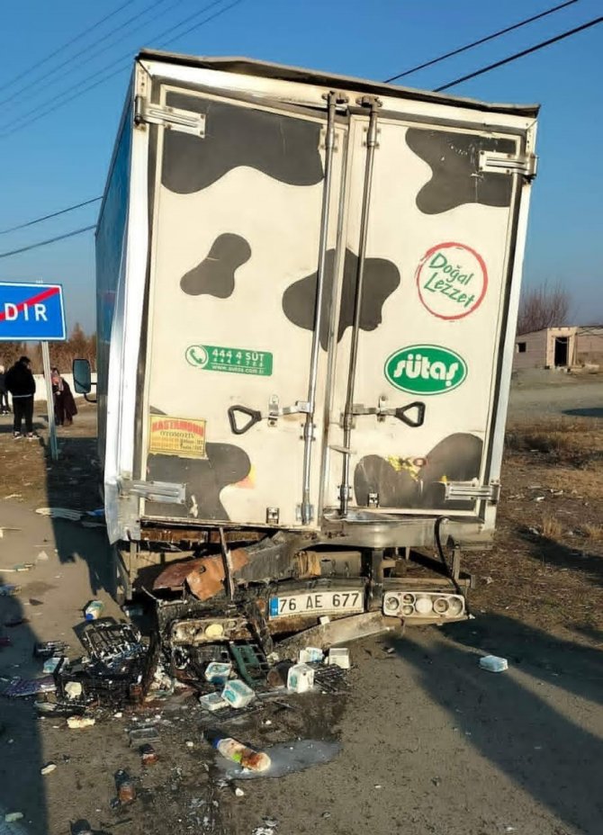 Yolcu otobüsü kamyonete çarptı: 1 yaralı