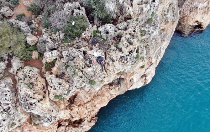 30 metrelik falezlerde ölümüne olta