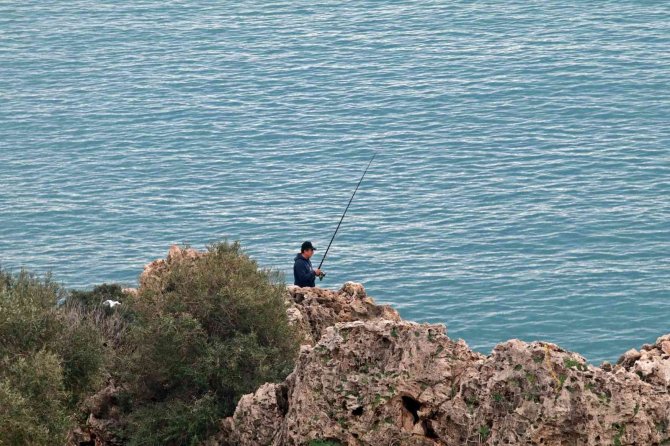 30 metrelik falezlerde ölümüne olta