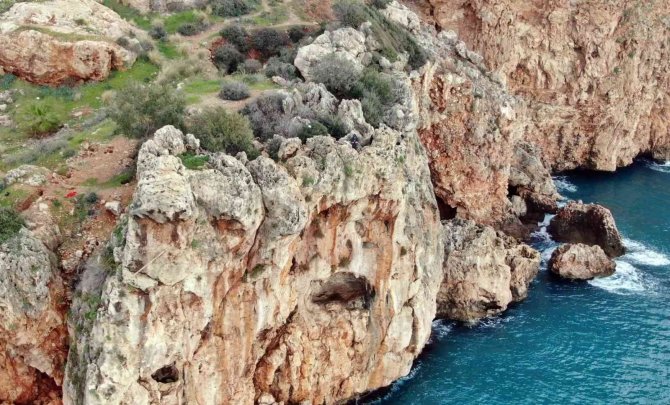 30 metrelik falezlerde ölümüne olta