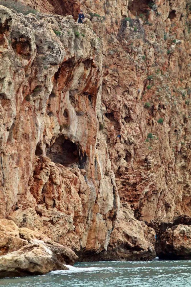 30 metrelik falezlerde ölümüne olta