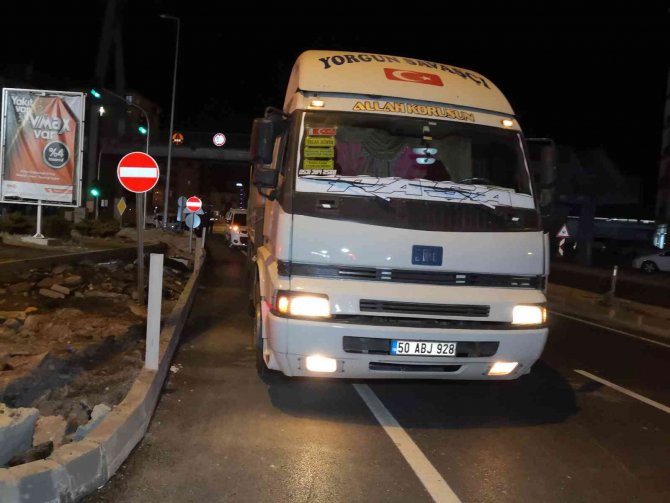 Araçla polisten kaçarken kaza yapan alkollü sürücü yaralı olarak yakalandı