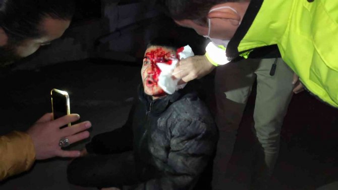 Araçla polisten kaçarken kaza yapan alkollü sürücü yaralı olarak yakalandı