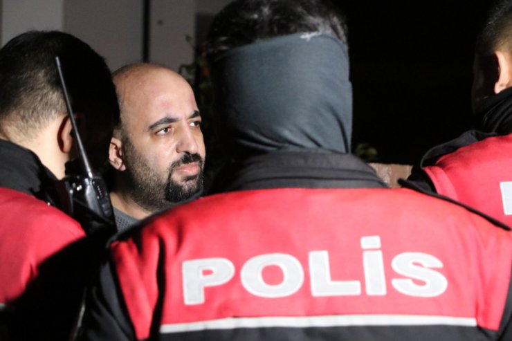 ‘Dur’ ihtarına uymayan sürücü uyuşturucuyu camdan atıp kaçtı ama takiple yakalandı