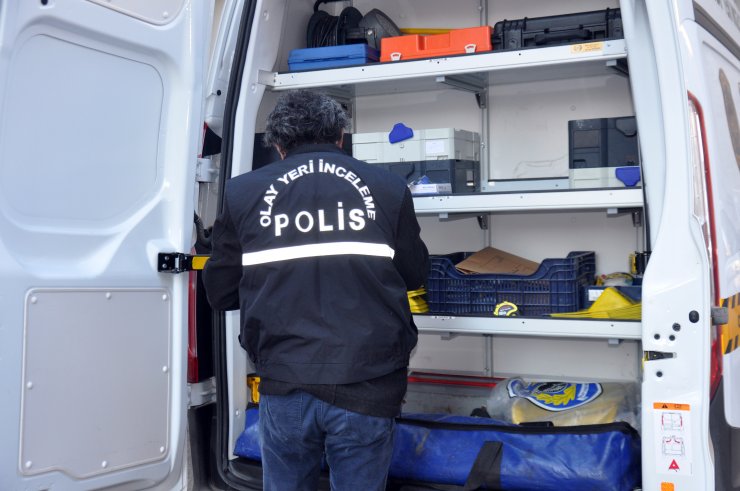 Eski polis memuru evinin bahçesinde ölü bulundu
