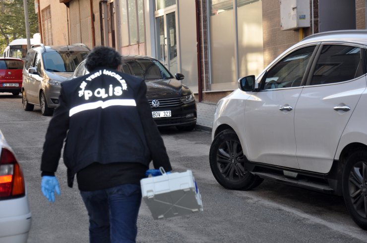 Eski polis memuru evinin bahçesinde ölü bulundu