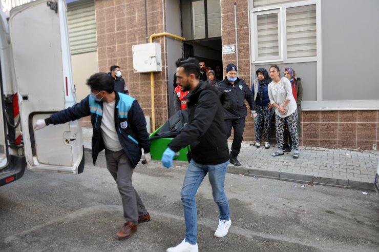 Eski polis memuru evinin bahçesinde ölü bulundu