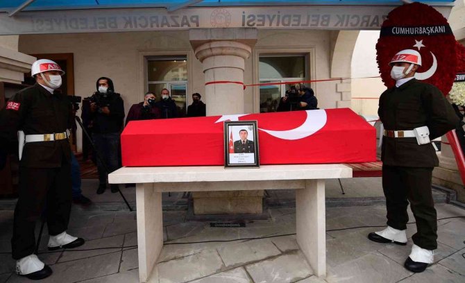 Şehidin cenaze namazını imam ağabeyi kıldırdı