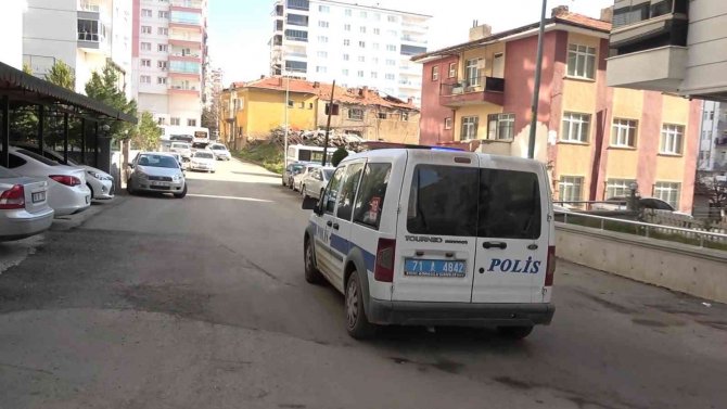 Tartıştığı karısını bacağından bıçakladı