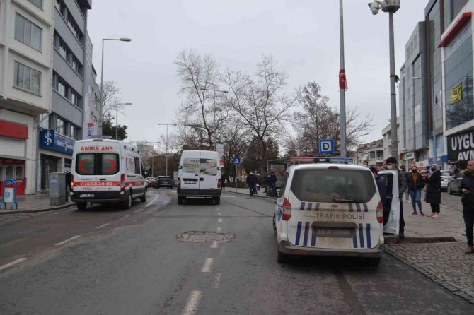 Aracın çarptığı yaya yaralandı