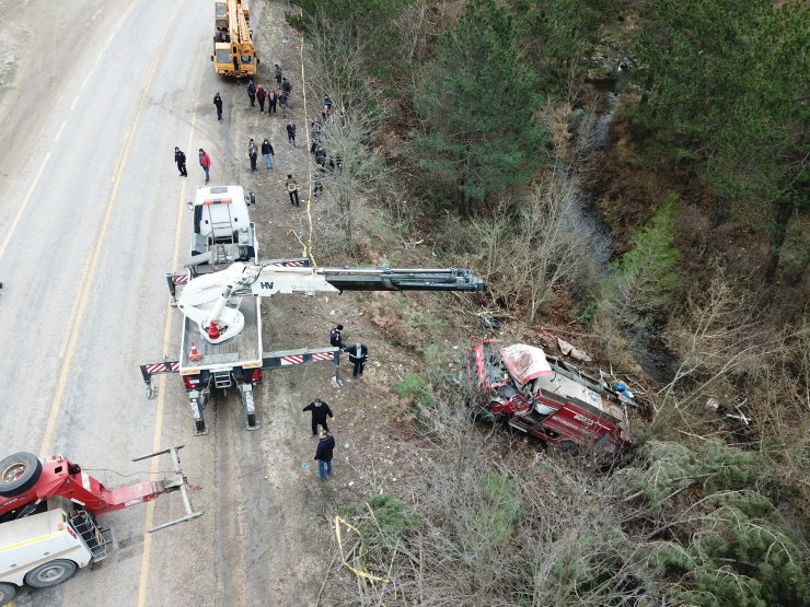 Göreve giden itfaiye aracı devrildi: 4 personel hayatını kaybetti
