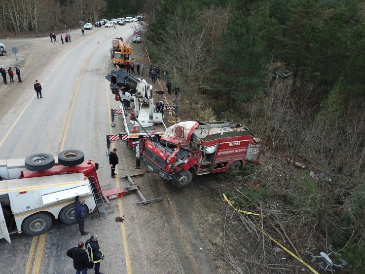Göreve giden itfaiye aracı devrildi: 4 personel hayatını kaybetti