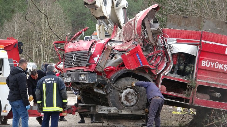 Göreve giden itfaiye aracı devrildi: 4 personel hayatını kaybetti