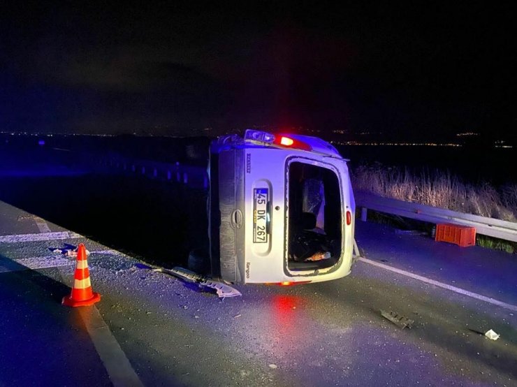 Hafif ticari araç takla attı: 1 ölü, 3 yaralı