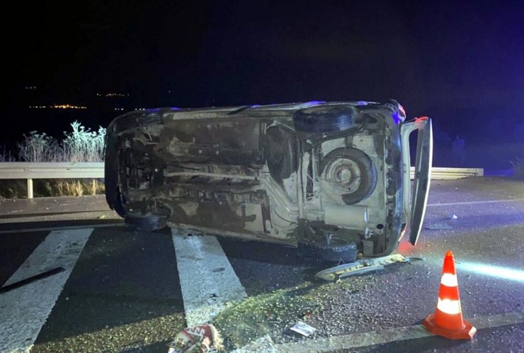 Hafif ticari araç takla attı: 1 ölü, 3 yaralı