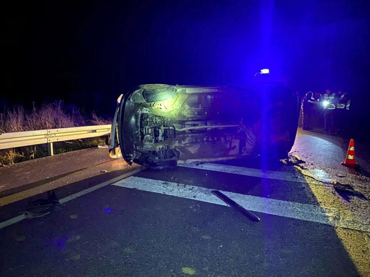 Hafif ticari araç takla attı: 1 ölü, 3 yaralı