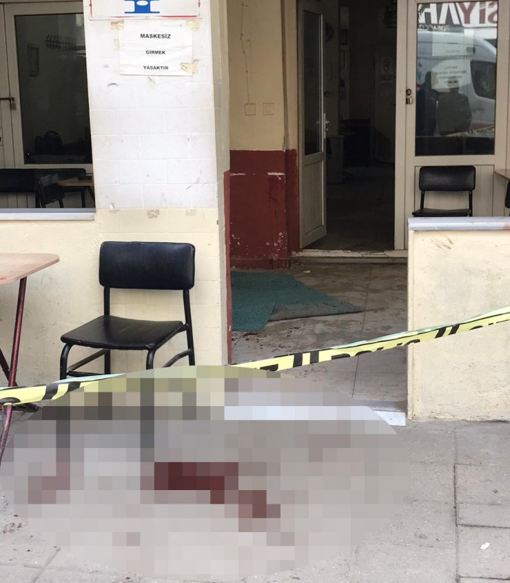 Husumetlisini bacaklarından bıçakladı