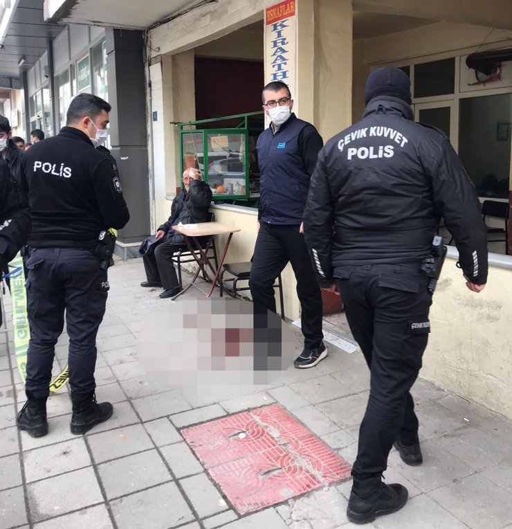 Husumetlisini bacaklarından bıçakladı