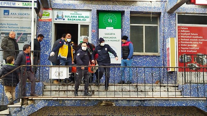 İş başında kendini vurdu, ağır yaralı olarak hastaneye kaldırıldı