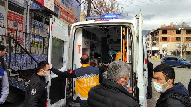 İş başında kendini vurdu, ağır yaralı olarak hastaneye kaldırıldı