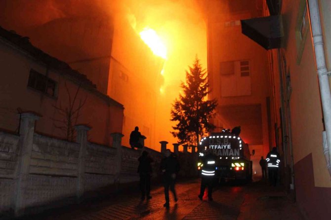 Karaman’da fabrika yangını