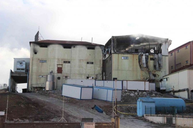 Karaman’da yanan bisküvi fabrikasındaki hasarın boyutu gün ağırınca ortaya çıktı