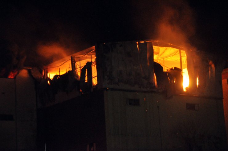 Karaman'daki bisküvi fabrikasında yangın 4,5 saatte söndürüldü