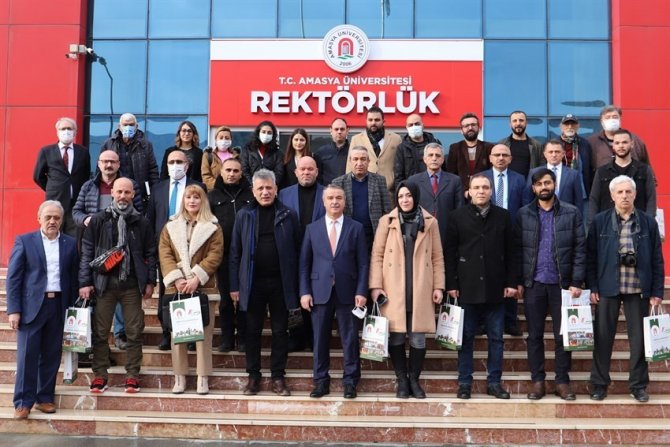 Rektör Elmacı gazetecilerle bir araya geldi