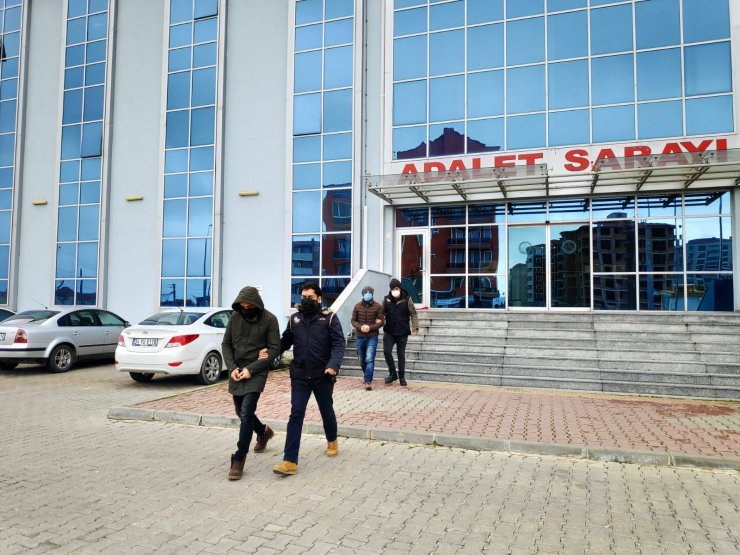 Yunanistan'a kaçarken yakalanan 2 eski polis tutuklandı