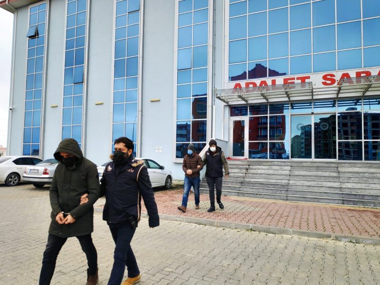 Yunanistan'a kaçarken yakalanan 2 eski polis tutuklandı