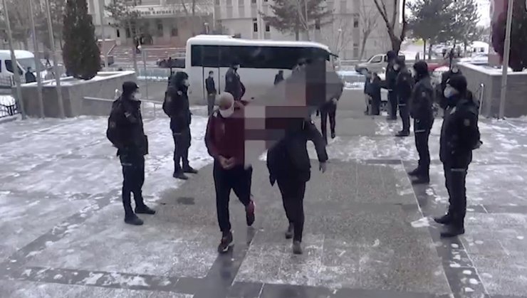 16 FETÖ şüphelisinden 3'ü tutuklandı