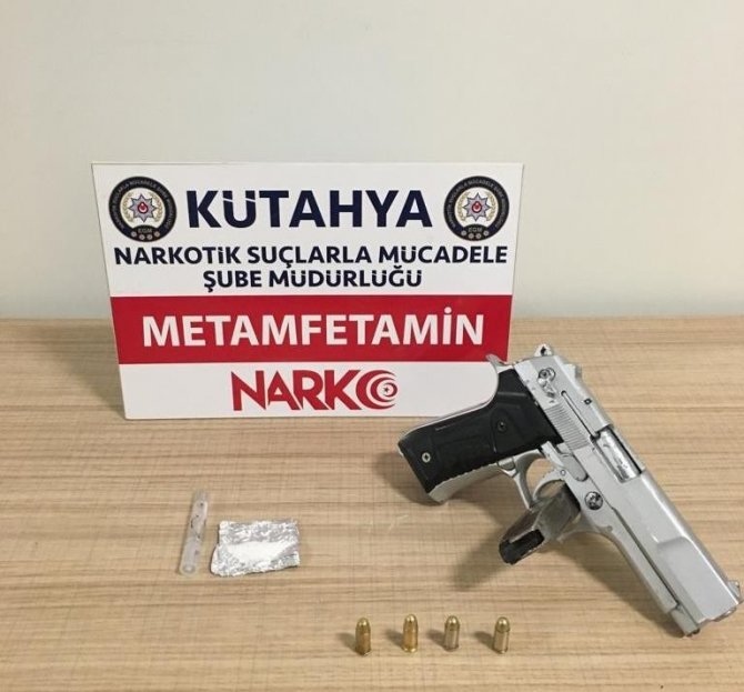 5 kişinin üzerinde uyuşturucu madde ve silah ele geçirildi