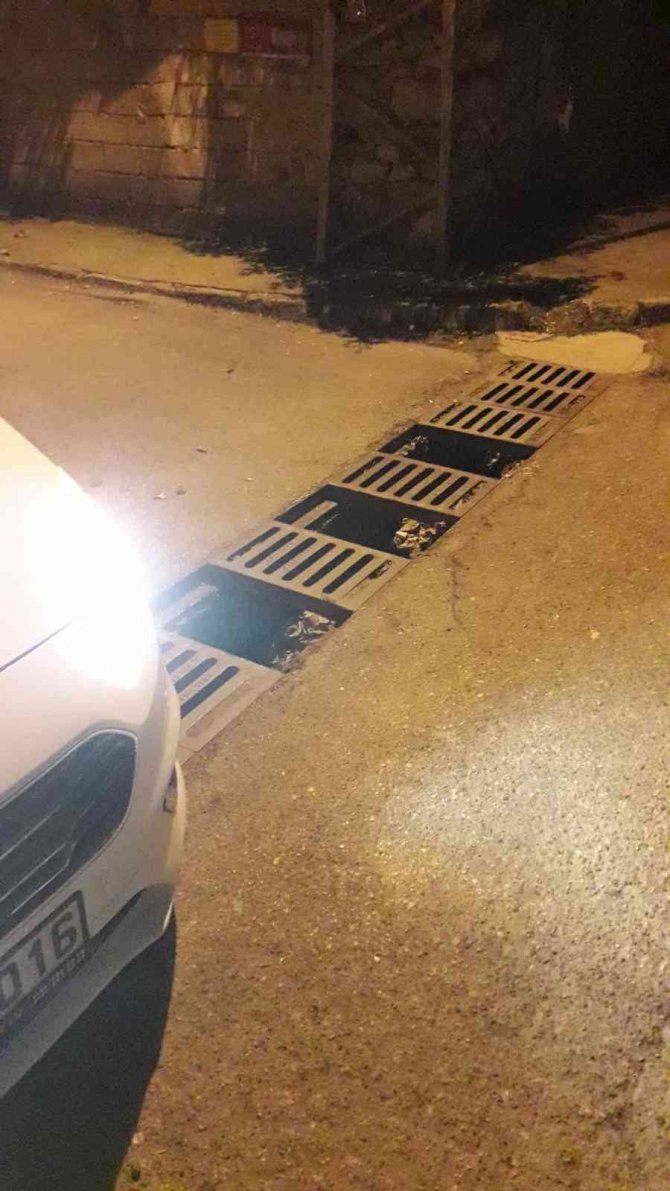 Çalınan demir mazgallar kazaya neden oluyordu