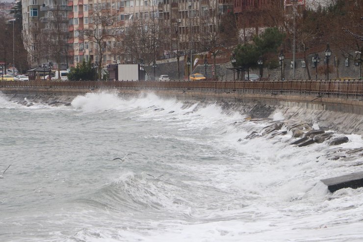 Deniz ulaşımına 'poyraz' engeli
