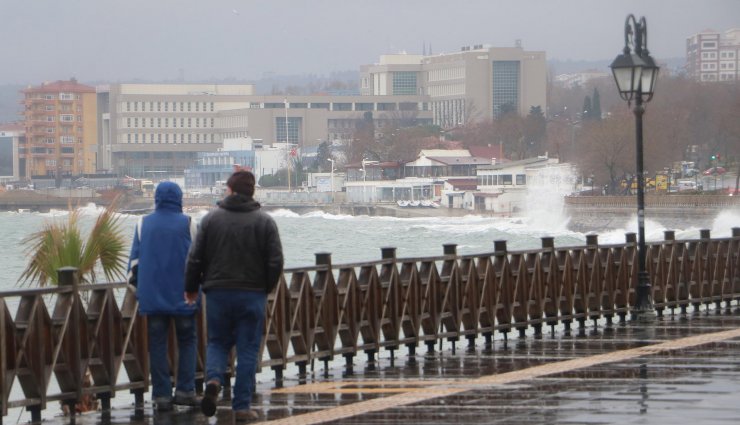 Deniz ulaşımına 'poyraz' engeli