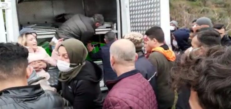 Eşini taşıyan ambulansı takip ederken kaza yaptı; kızı doğduktan 3 gün sonra öldü (2)