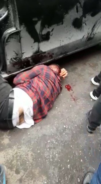 Film sahnelerini aratmayan taciz kovalamacası: Camı kırdı minibüsün içine atladı