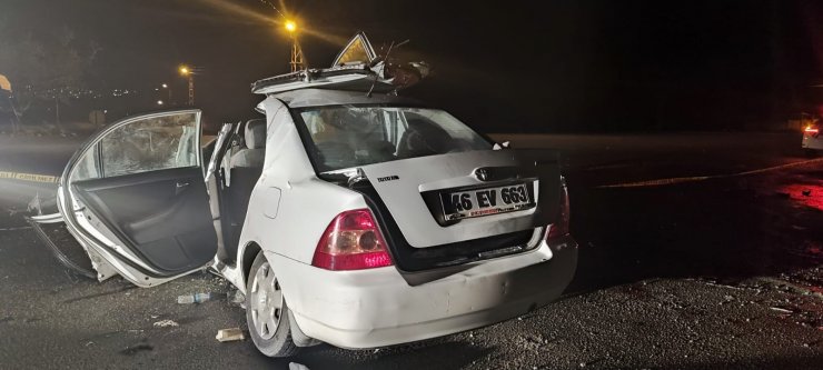 Otomobil, TIR'a arkadan çarptı: 1 ölü, 4 yaralı