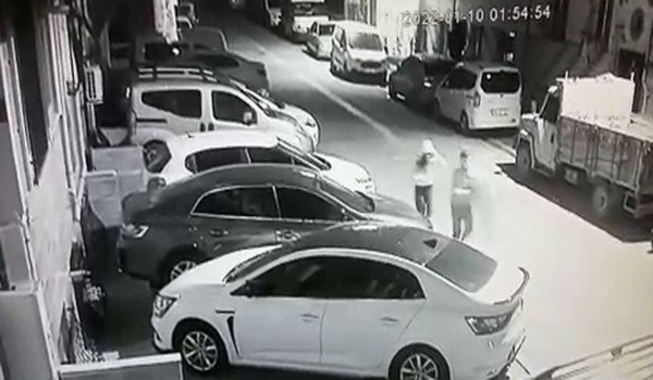 Şaşırtan hırsızlık güvenlik kamerasında