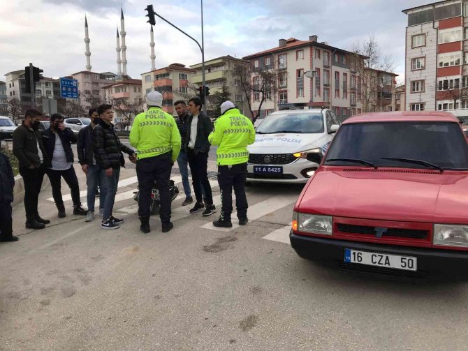 Sürücü taktığı kask sayesinde kurtuldu
