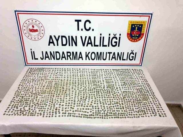 Tarihi eserleri jandarmaya satmaya çalışan 3 şüpheli suçüstü yakalandı