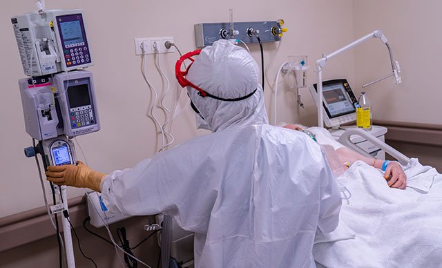 “Test sonucunuz negatif olsa bile belirtiniz varsa Kovid-19’muşsunuz gibi davranın”