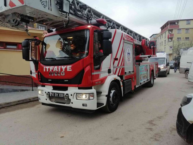 Yalnız yaşayan ağabeyinden haber alamadı, önce çilingir çağırdı sonra itfaiye