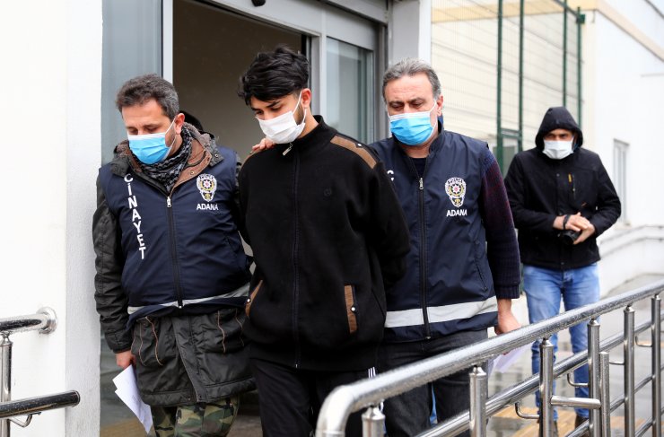 Arkadaşını bıçakla ağır yaraladı