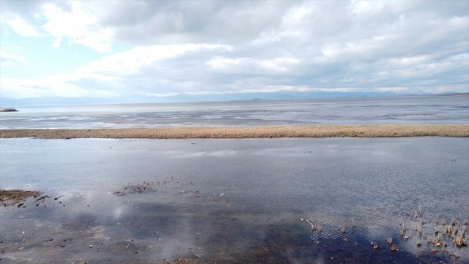 Beyşehir Gölü'nde kuraklıkla oluşan adacıklar, kış yağışlarıyla su altında kaldı