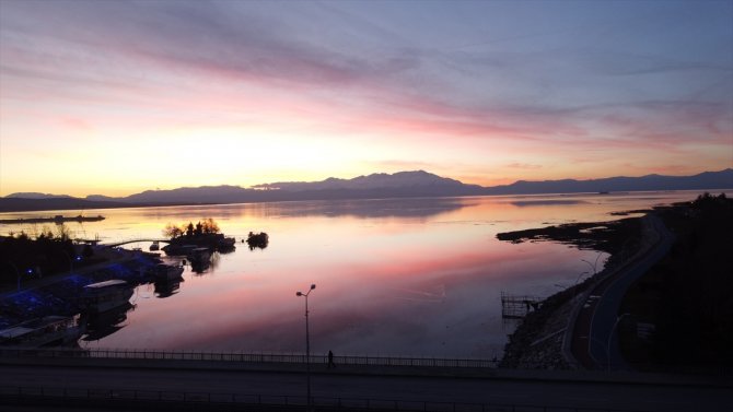 Beyşehir Gölü'nde kuraklıkla oluşan adacıklar, kış yağışlarıyla su altında kaldı
