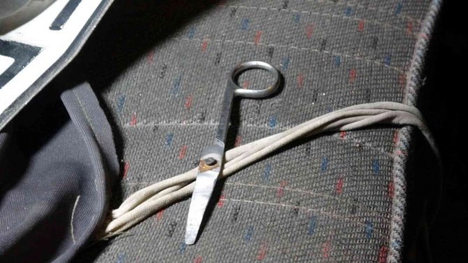 Makas kullanarak çalıştırıp çaldıkları kamyonetle 25 kilometre kaçtılar, kovalamaca sonucu yakalandılar