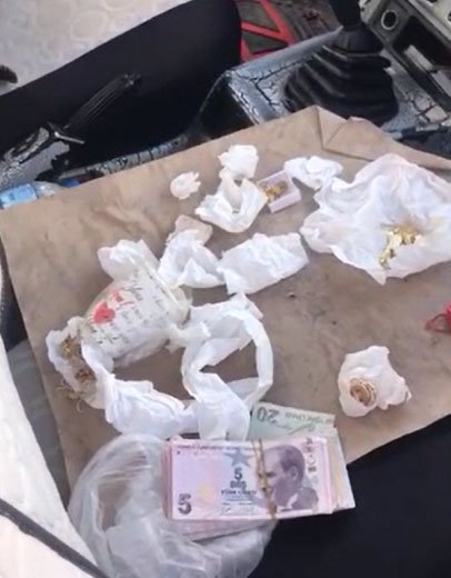 Sahte altınları bozdurmak isterken suçüstü yakalandı