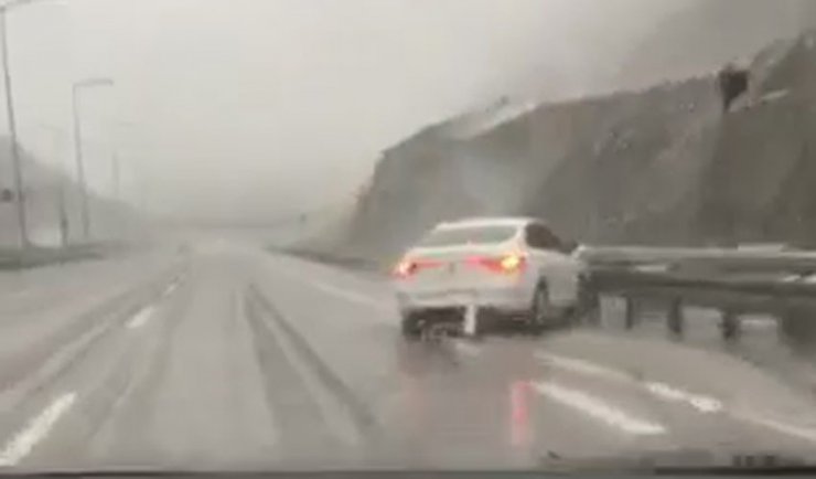 Tünel çıkışındaki kazayı arkadaki sürücü görüntüledi